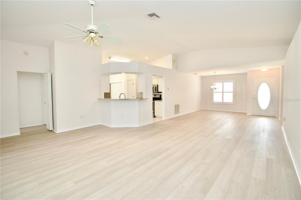 For Sale: $314,900 (2 beds, 2 baths, 1861 Square Feet)