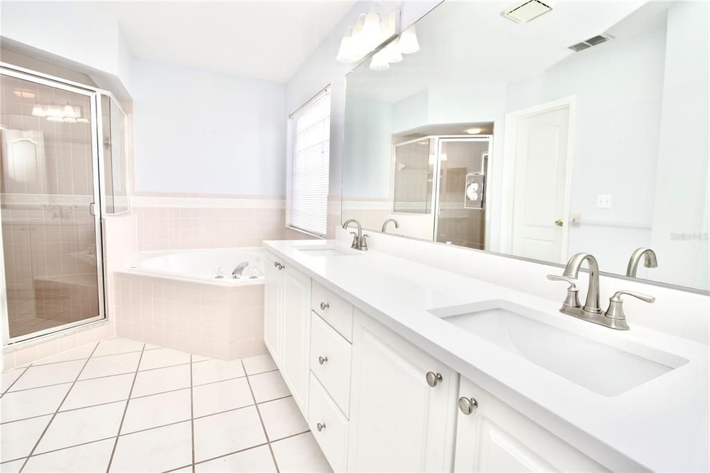 For Sale: $314,900 (2 beds, 2 baths, 1861 Square Feet)