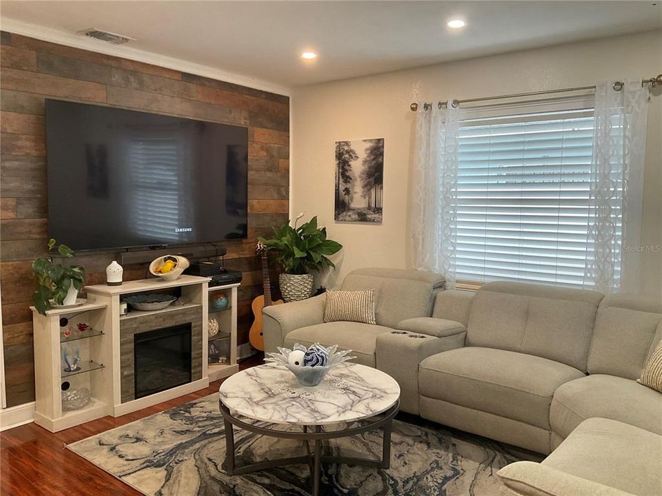 For Sale: $460,000 (3 beds, 2 baths, 1152 Square Feet)