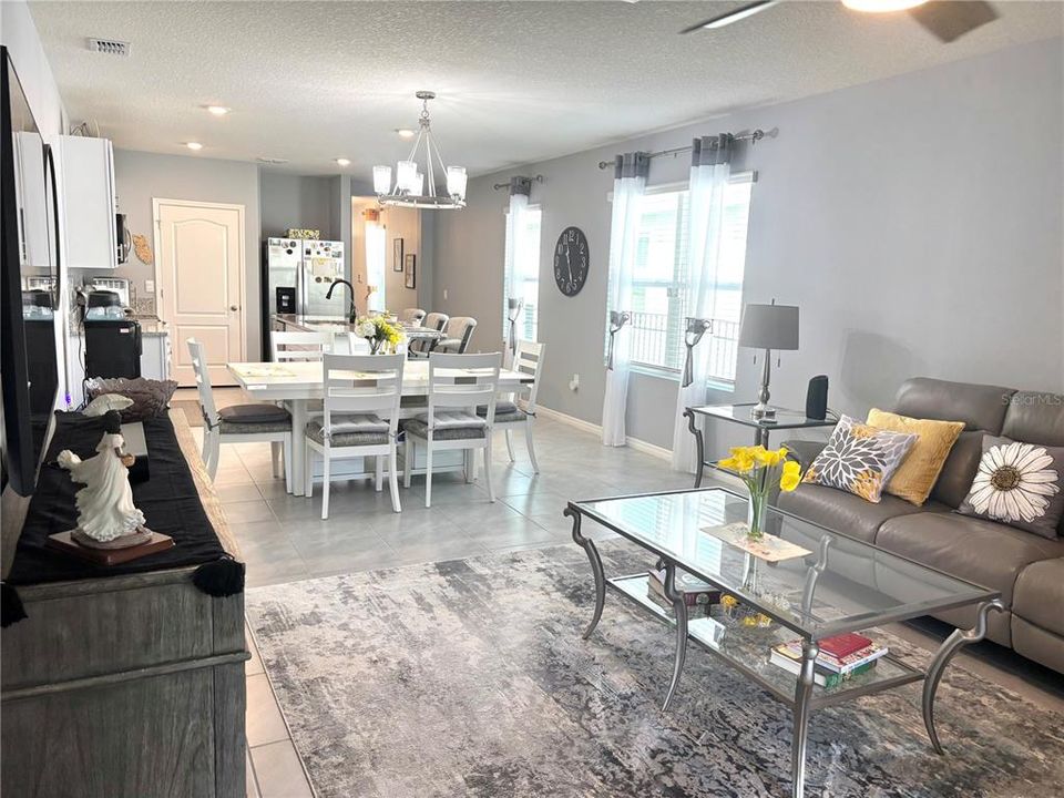 For Sale: $344,900 (3 beds, 2 baths, 1666 Square Feet)