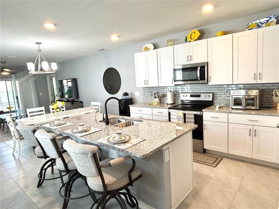 For Sale: $344,900 (3 beds, 2 baths, 1666 Square Feet)