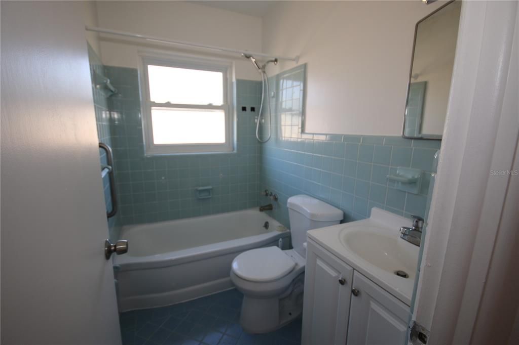 For Rent: $2,200 (2 beds, 2 baths, 1036 Square Feet)