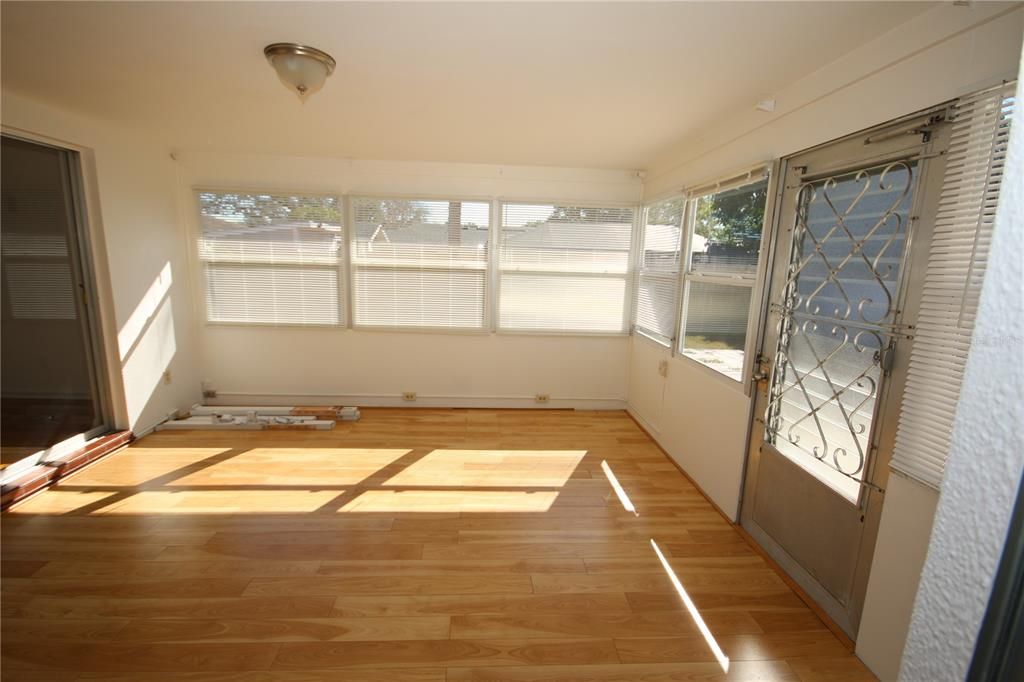 For Rent: $2,200 (2 beds, 2 baths, 1036 Square Feet)