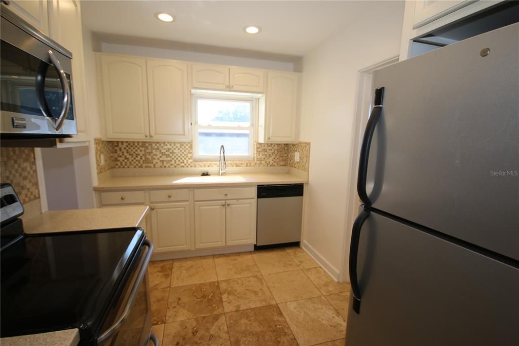 For Rent: $2,200 (2 beds, 2 baths, 1036 Square Feet)