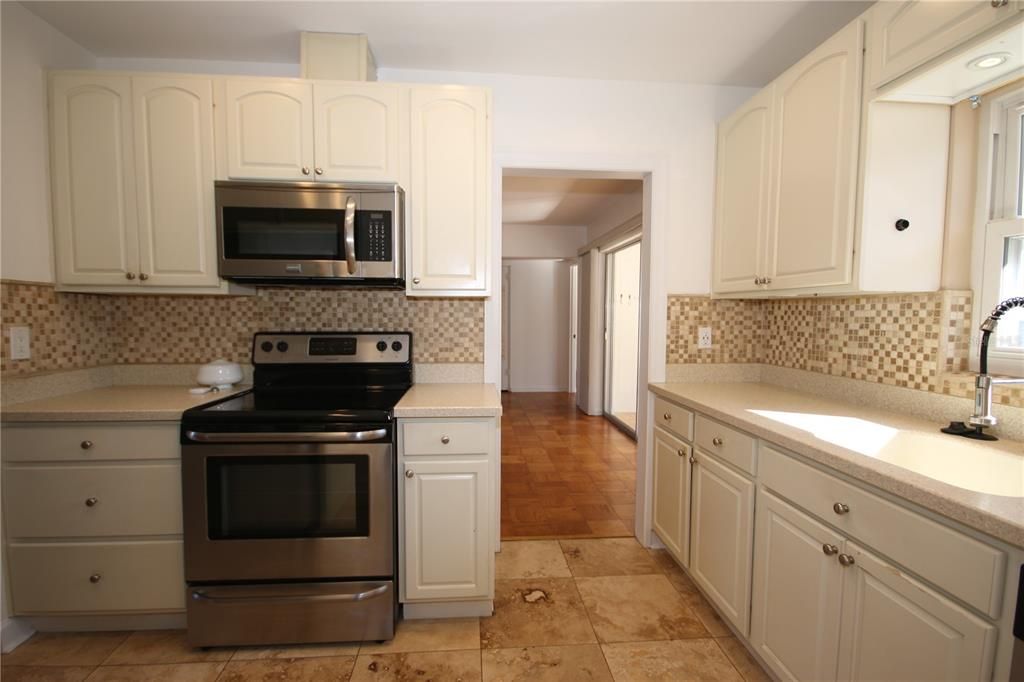 For Rent: $2,200 (2 beds, 2 baths, 1036 Square Feet)