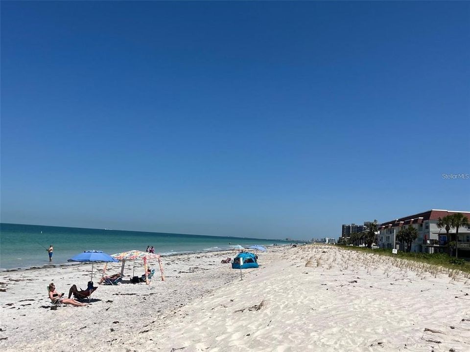 For Sale: $159,000 (2 beds, 1 baths, 837 Square Feet)