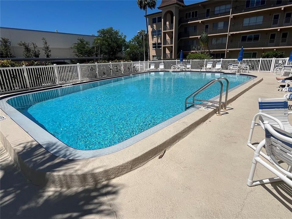 For Sale: $159,000 (2 beds, 1 baths, 837 Square Feet)