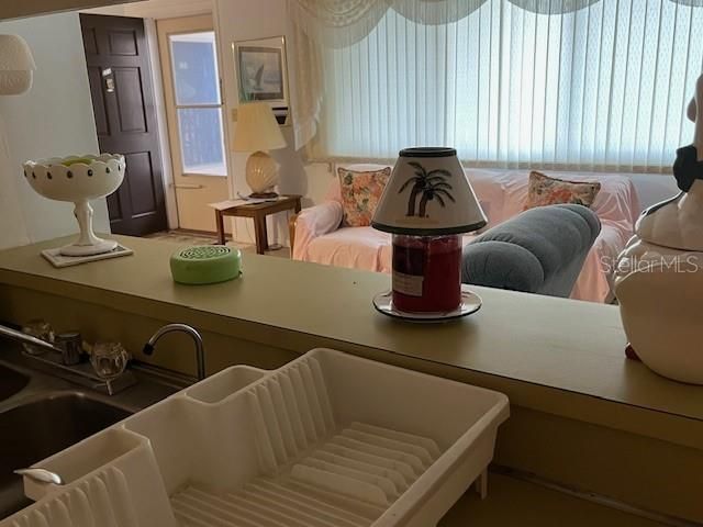 For Sale: $159,000 (2 beds, 1 baths, 837 Square Feet)