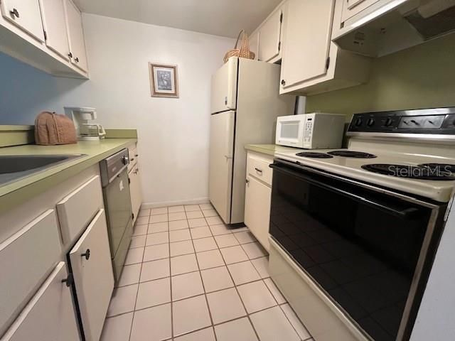 For Sale: $159,000 (2 beds, 1 baths, 837 Square Feet)