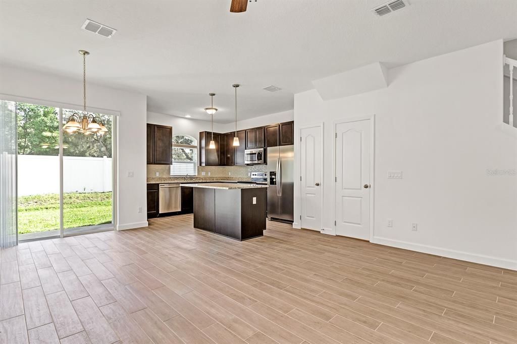 For Rent: $1,995 (3 beds, 2 baths, 1442 Square Feet)