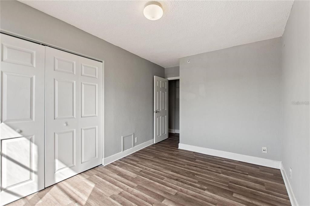 待售: $117,500 (2 贝兹, 1 浴室, 887 平方英尺)