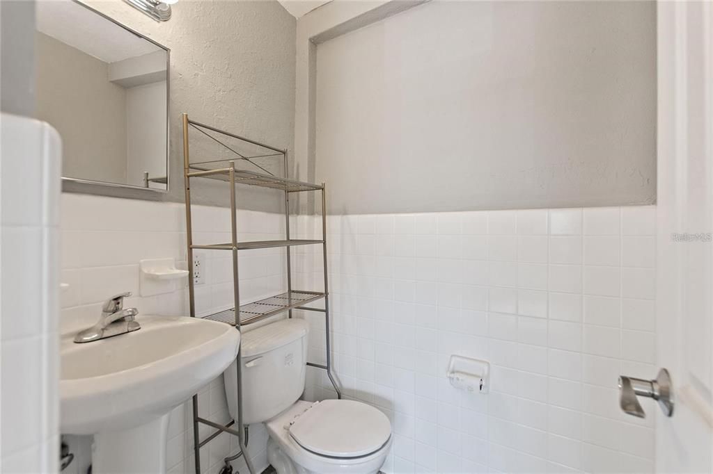 待售: $117,500 (2 贝兹, 1 浴室, 887 平方英尺)