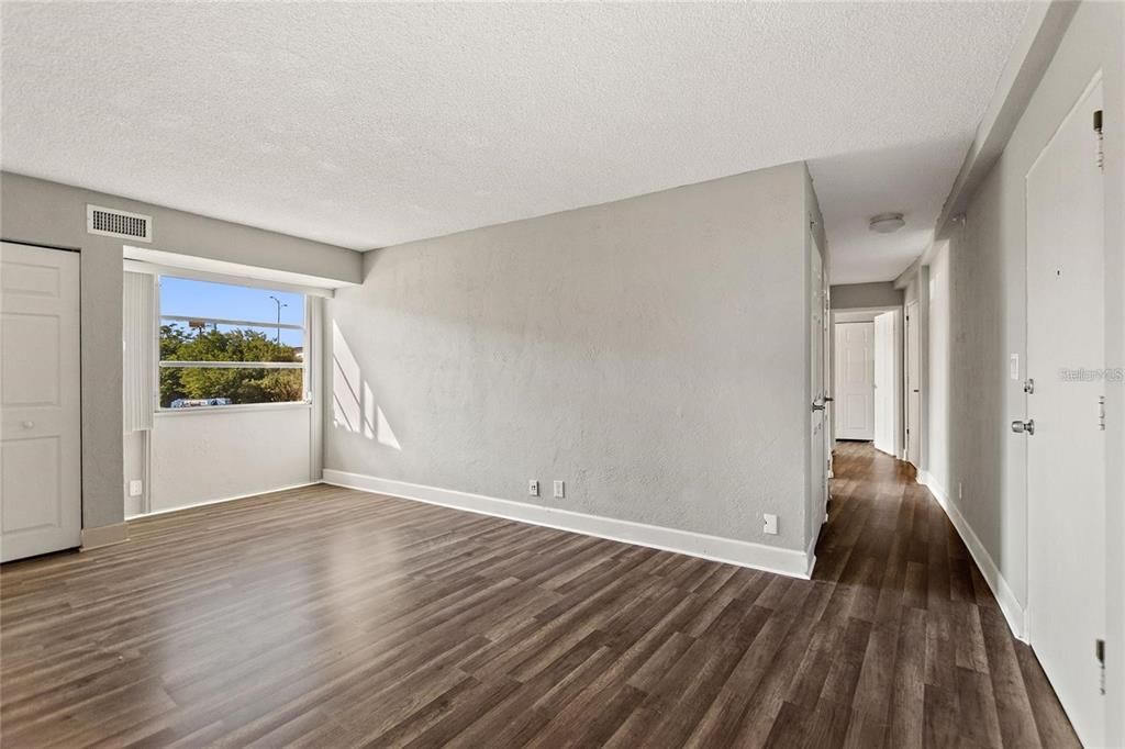 待售: $117,500 (2 贝兹, 1 浴室, 887 平方英尺)