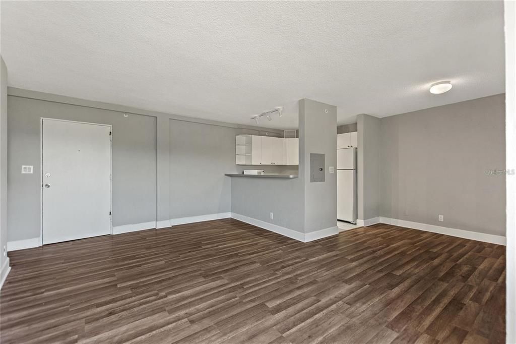 待售: $117,500 (2 贝兹, 1 浴室, 887 平方英尺)