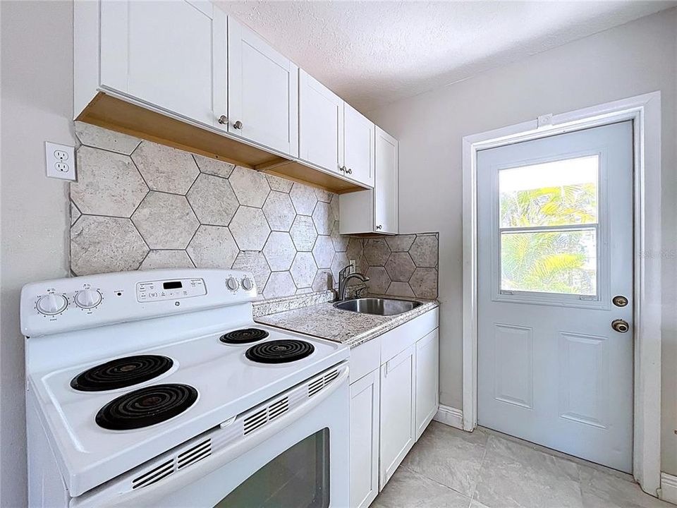 For Sale: $1,050,000 (4 beds, 2 baths, 1344 Square Feet)