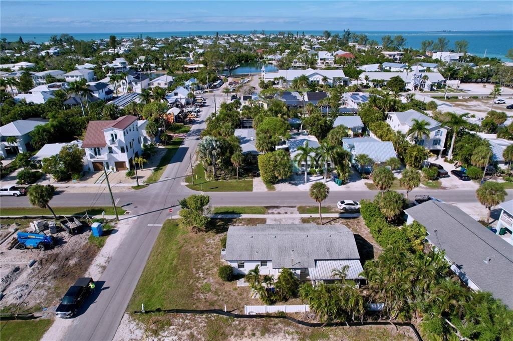 For Sale: $1,050,000 (4 beds, 2 baths, 1344 Square Feet)