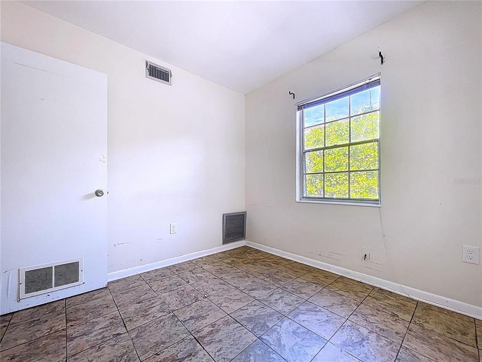 For Sale: $1,050,000 (4 beds, 2 baths, 1344 Square Feet)