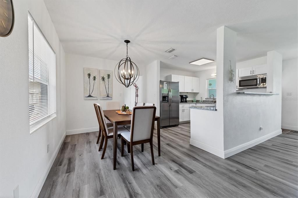 待售: $440,000 (3 贝兹, 2 浴室, 1344 平方英尺)