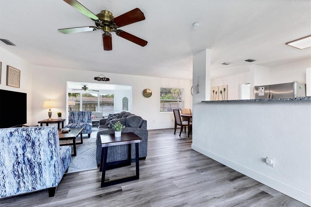 待售: $440,000 (3 贝兹, 2 浴室, 1344 平方英尺)