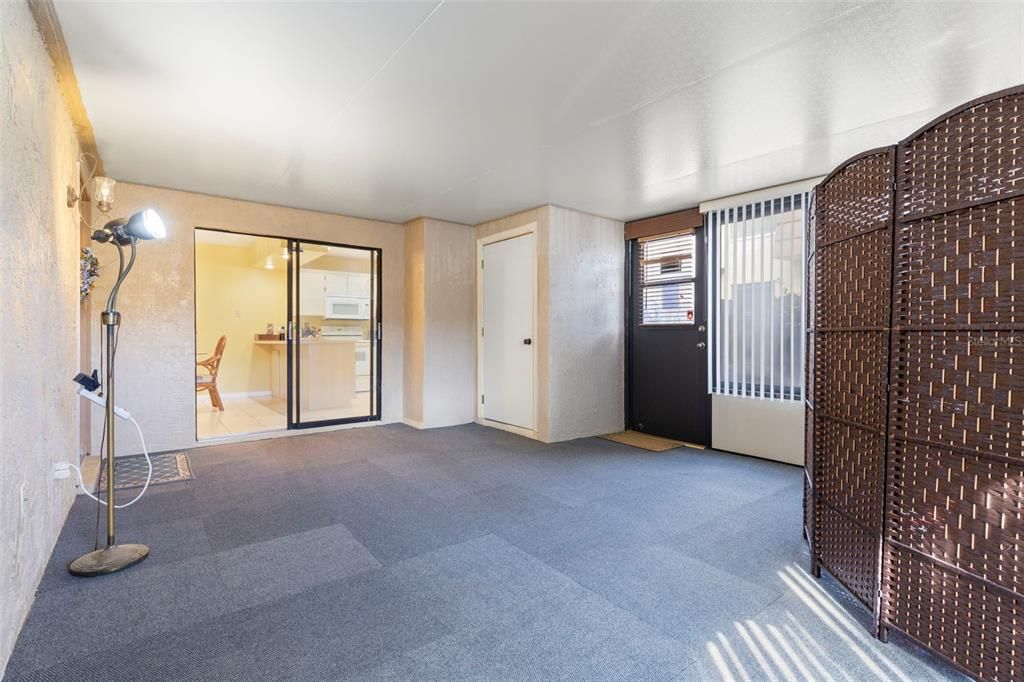 待售: $235,000 (2 贝兹, 2 浴室, 1372 平方英尺)