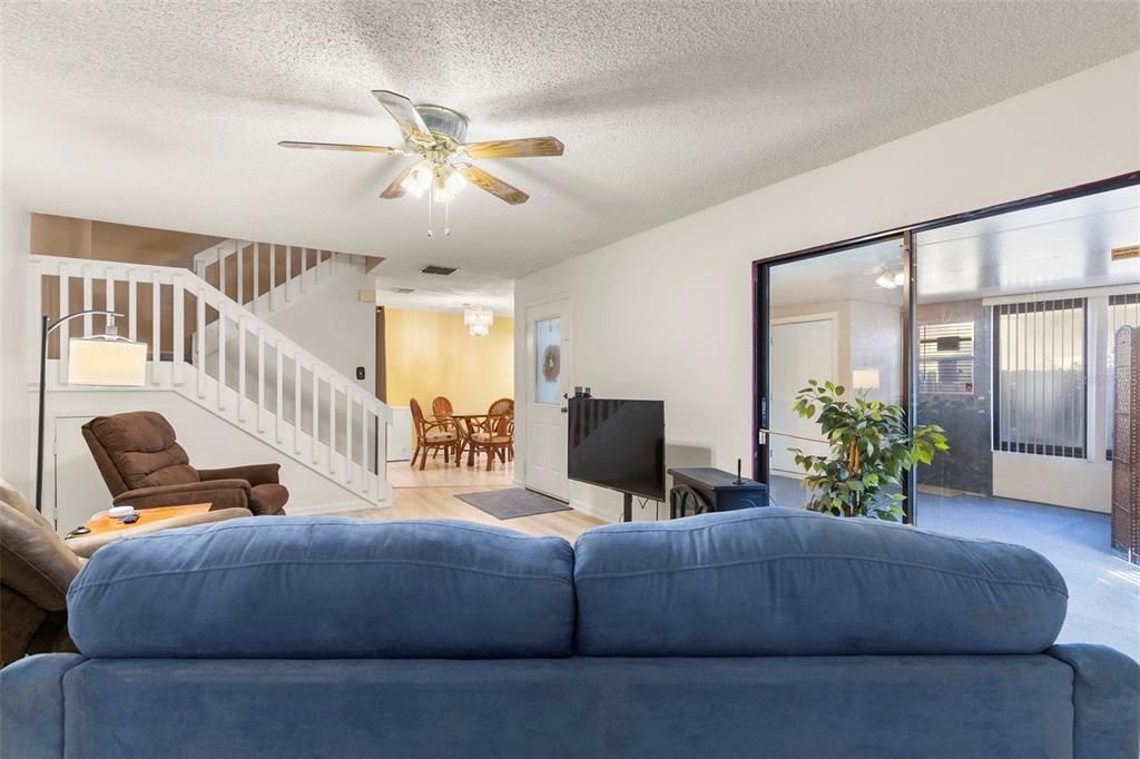 待售: $235,000 (2 贝兹, 2 浴室, 1372 平方英尺)