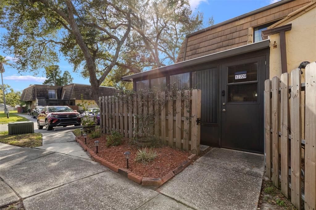 待售: $235,000 (2 贝兹, 2 浴室, 1372 平方英尺)