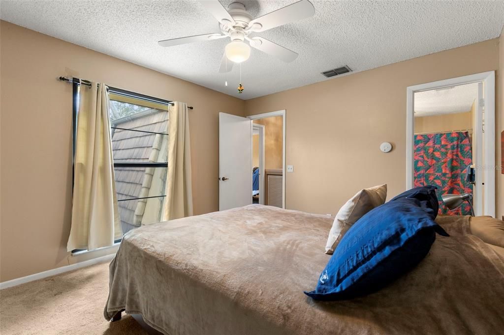 待售: $235,000 (2 贝兹, 2 浴室, 1372 平方英尺)