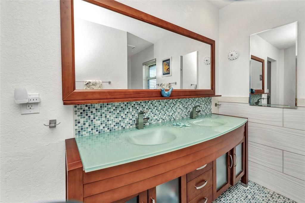 For Sale: $600,000 (3 beds, 2 baths, 1909 Square Feet)