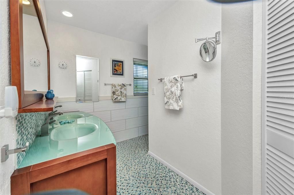 For Sale: $600,000 (3 beds, 2 baths, 1909 Square Feet)