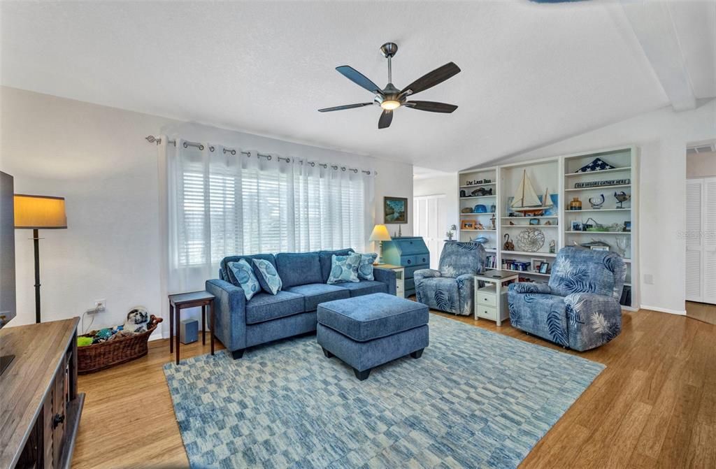 For Sale: $600,000 (3 beds, 2 baths, 1909 Square Feet)