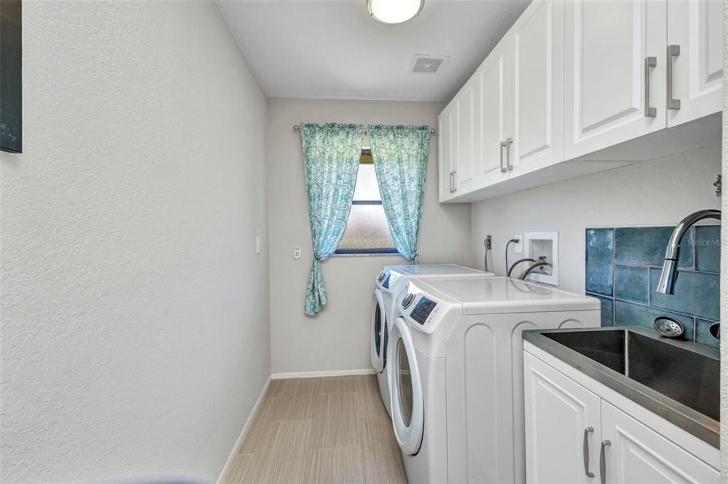 For Sale: $600,000 (3 beds, 2 baths, 1909 Square Feet)