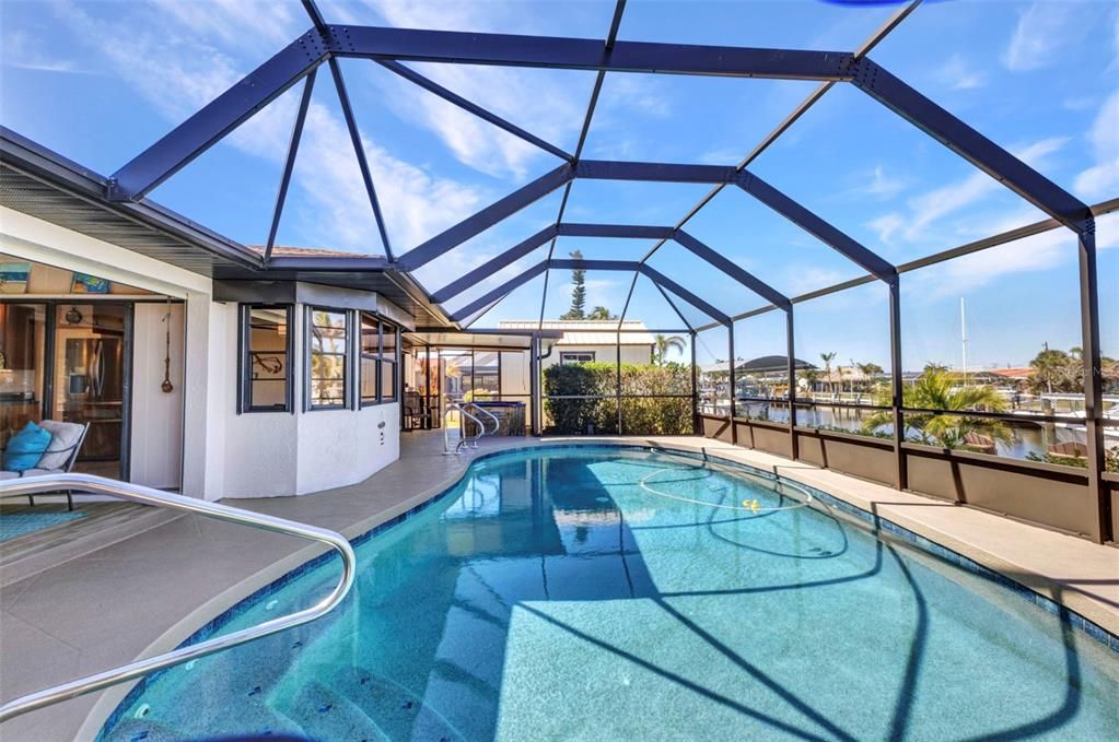 For Sale: $600,000 (3 beds, 2 baths, 1909 Square Feet)