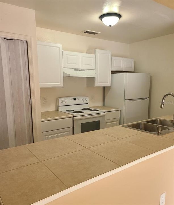 For Sale: $215,000 (3 beds, 2 baths, 1188 Square Feet)