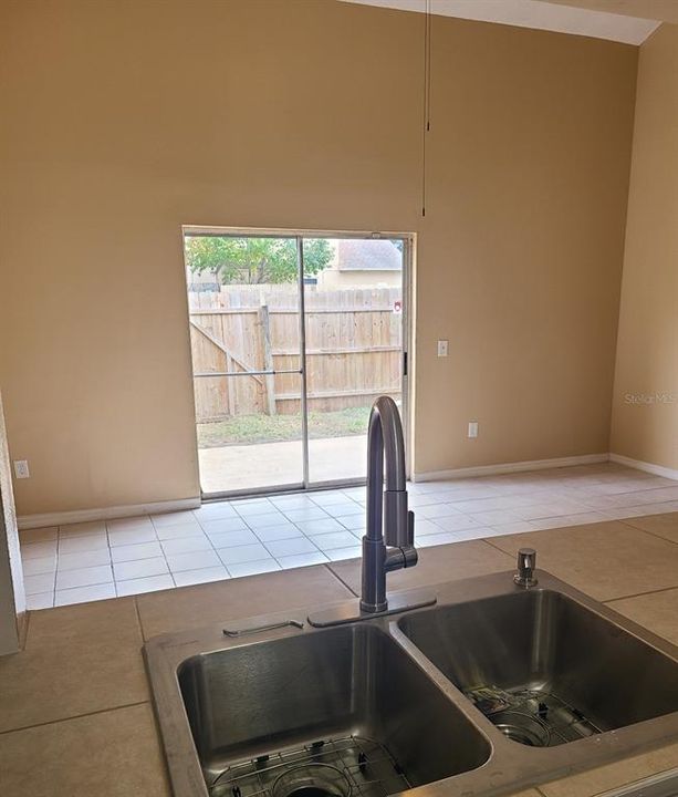 For Sale: $215,000 (3 beds, 2 baths, 1188 Square Feet)