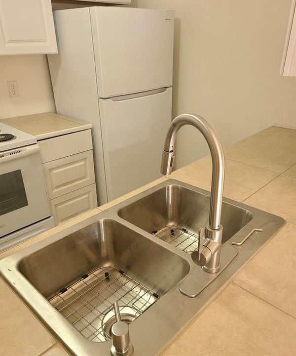 For Sale: $215,000 (3 beds, 2 baths, 1188 Square Feet)