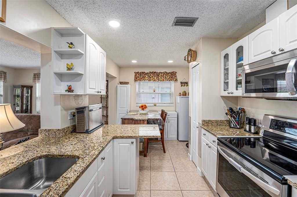 En Venta: $335,000 (3 camas, 2 baños, 1562 Pies cuadrados)