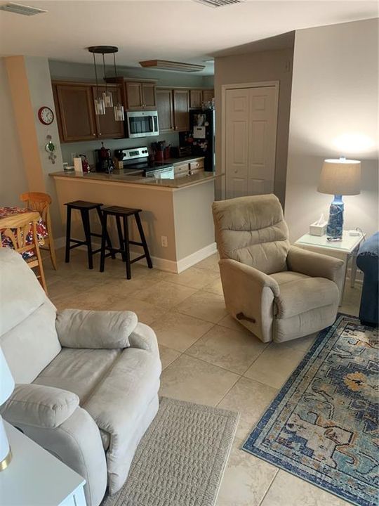 待售: $209,900 (2 贝兹, 2 浴室, 972 平方英尺)