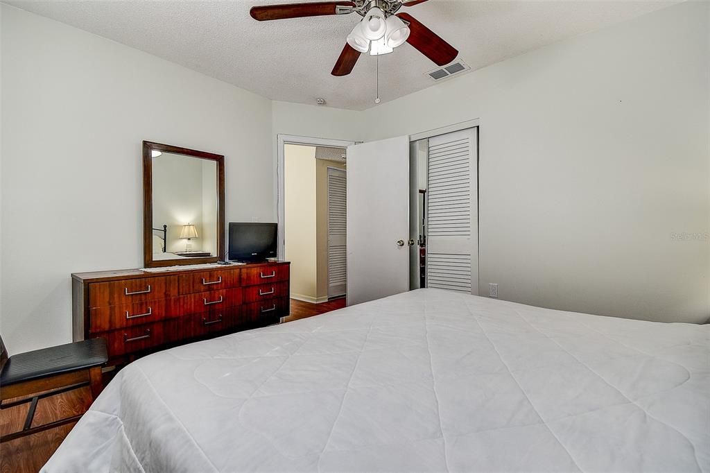 待售: $139,999 (2 贝兹, 1 浴室, 720 平方英尺)