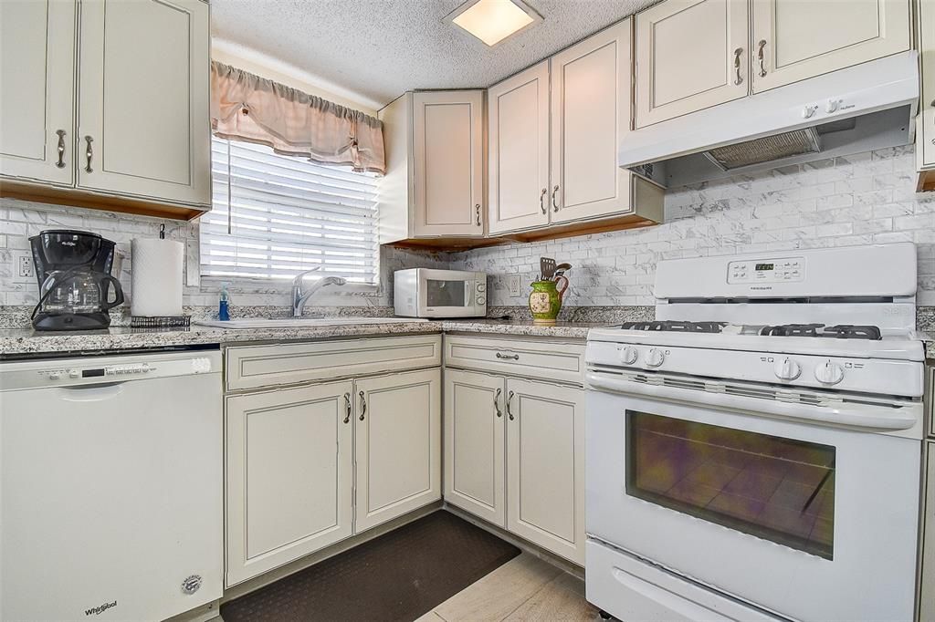 待售: $139,999 (2 贝兹, 1 浴室, 720 平方英尺)