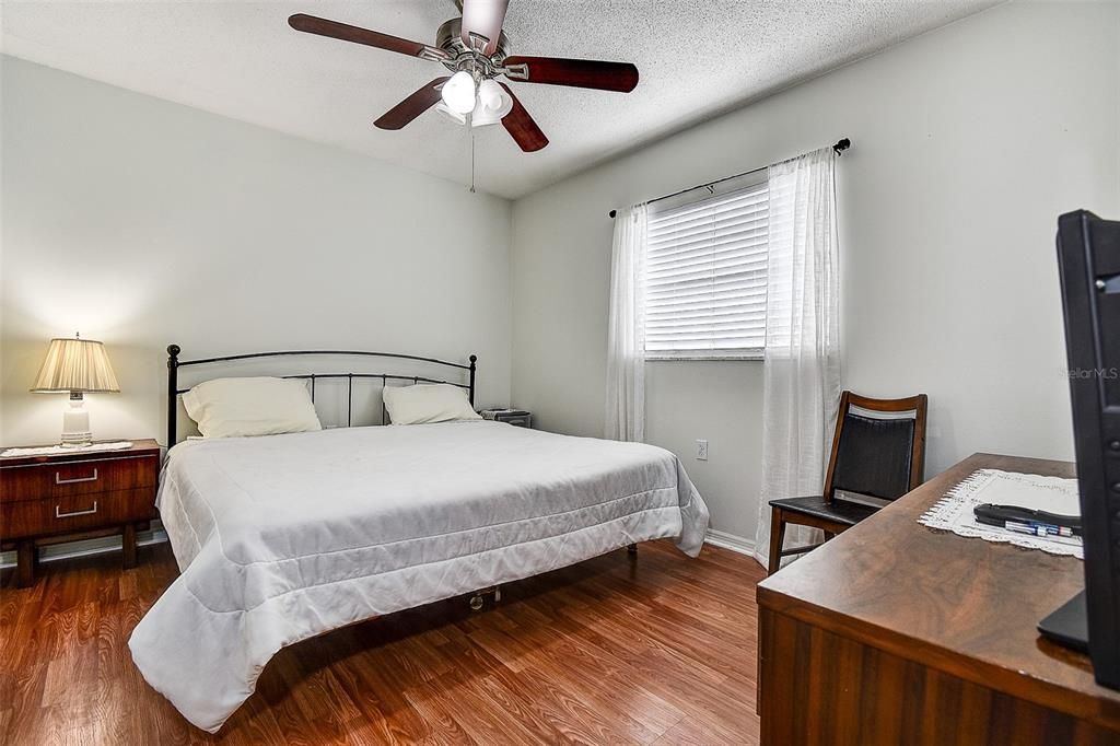 待售: $139,999 (2 贝兹, 1 浴室, 720 平方英尺)