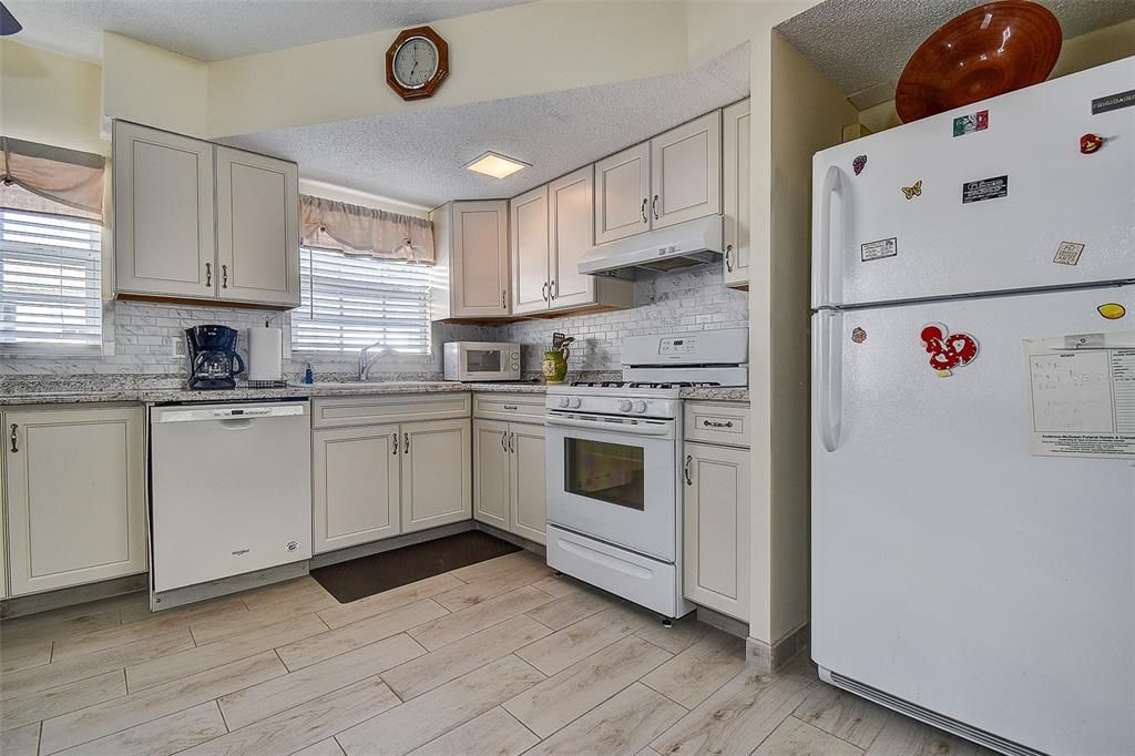 待售: $139,999 (2 贝兹, 1 浴室, 720 平方英尺)