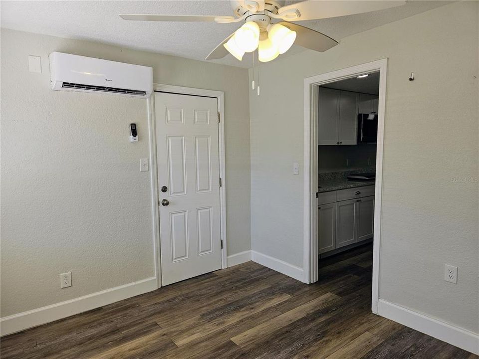 出租: $1,250 (1 贝兹, 1 浴室, 510 平方英尺)