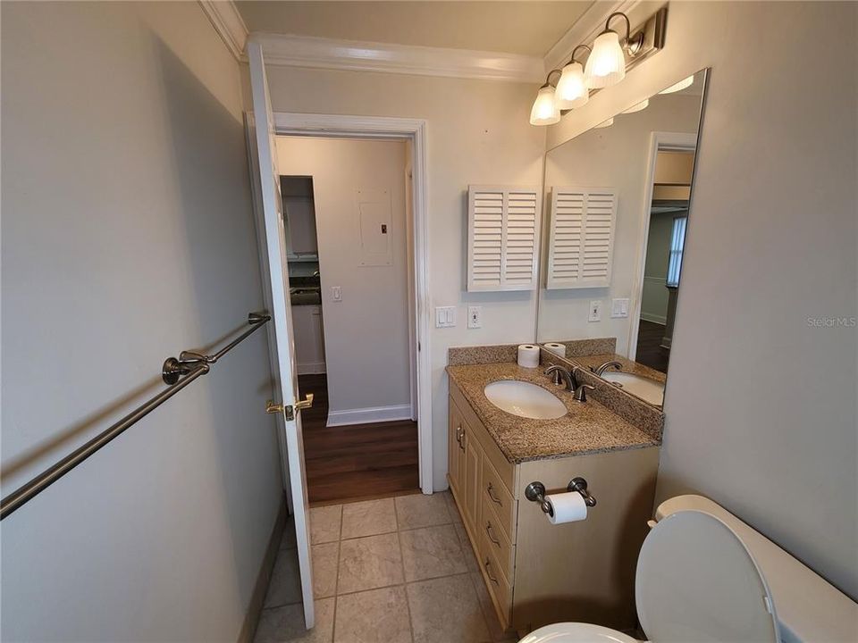 На продажу: $189,900 (2 спален, 2 ванн, 1094 Квадратных фут)