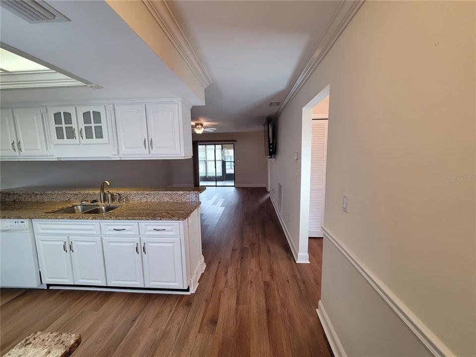 На продажу: $189,900 (2 спален, 2 ванн, 1094 Квадратных фут)