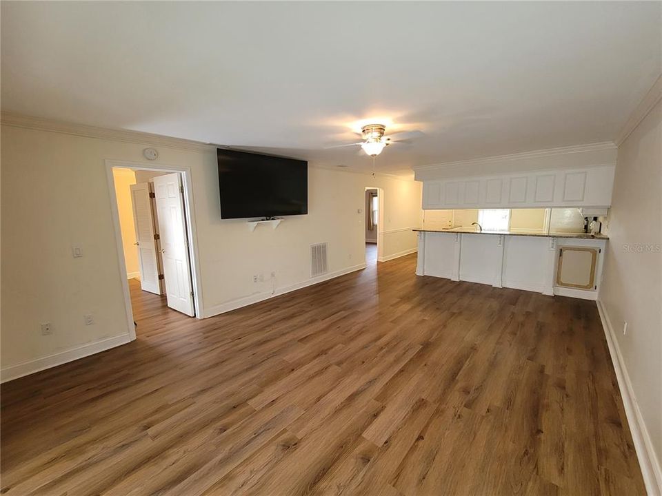 На продажу: $189,900 (2 спален, 2 ванн, 1094 Квадратных фут)