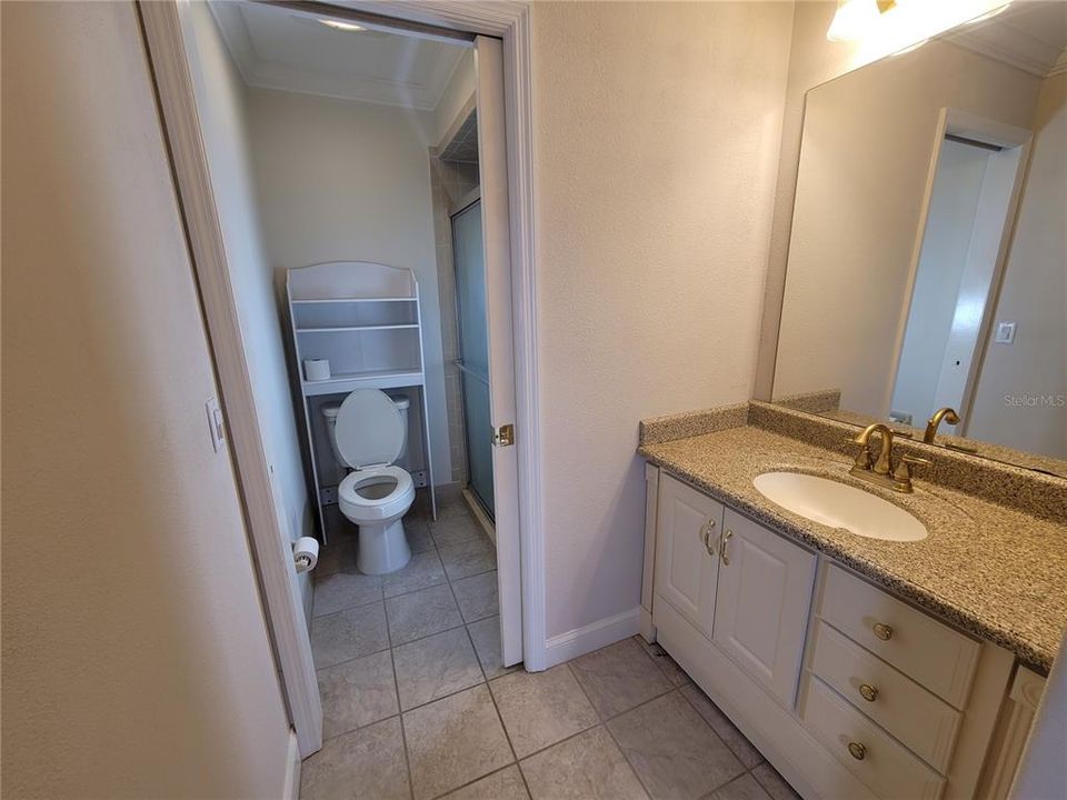 На продажу: $189,900 (2 спален, 2 ванн, 1094 Квадратных фут)