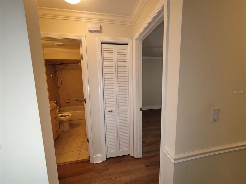 На продажу: $189,900 (2 спален, 2 ванн, 1094 Квадратных фут)