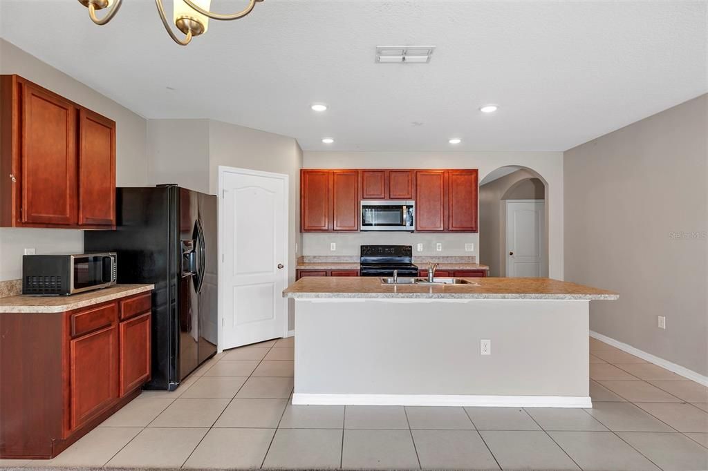 For Rent: $1,850 (4 beds, 2 baths, 1851 Square Feet)