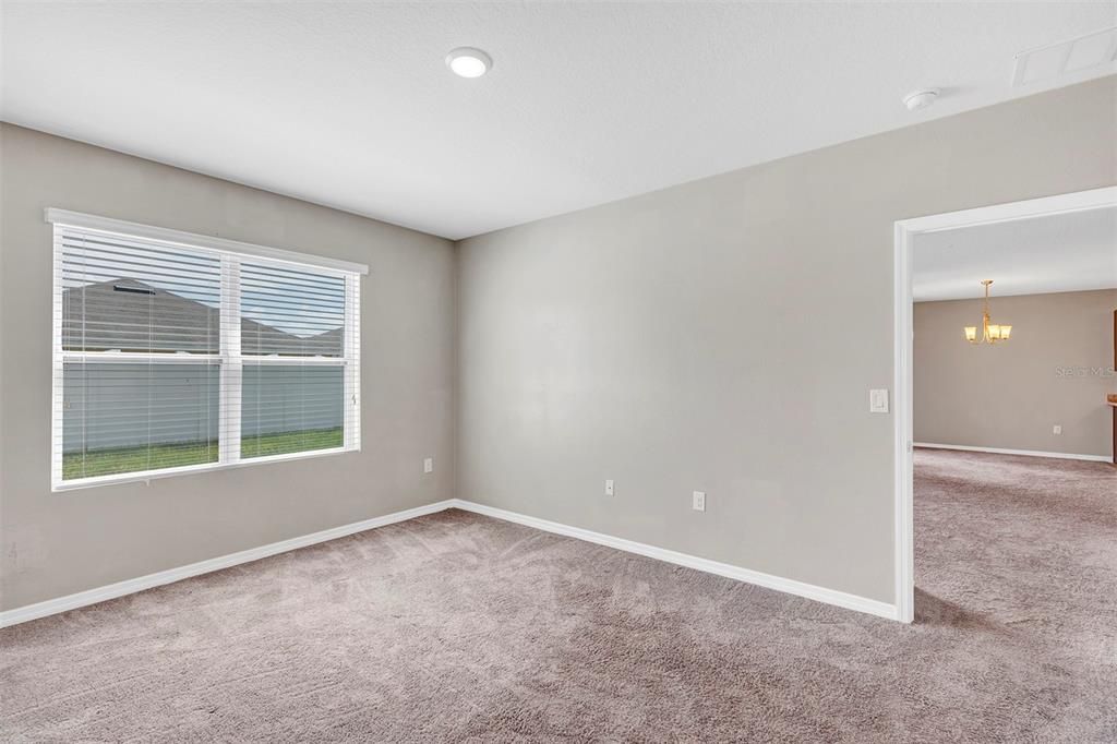 For Rent: $1,850 (4 beds, 2 baths, 1851 Square Feet)