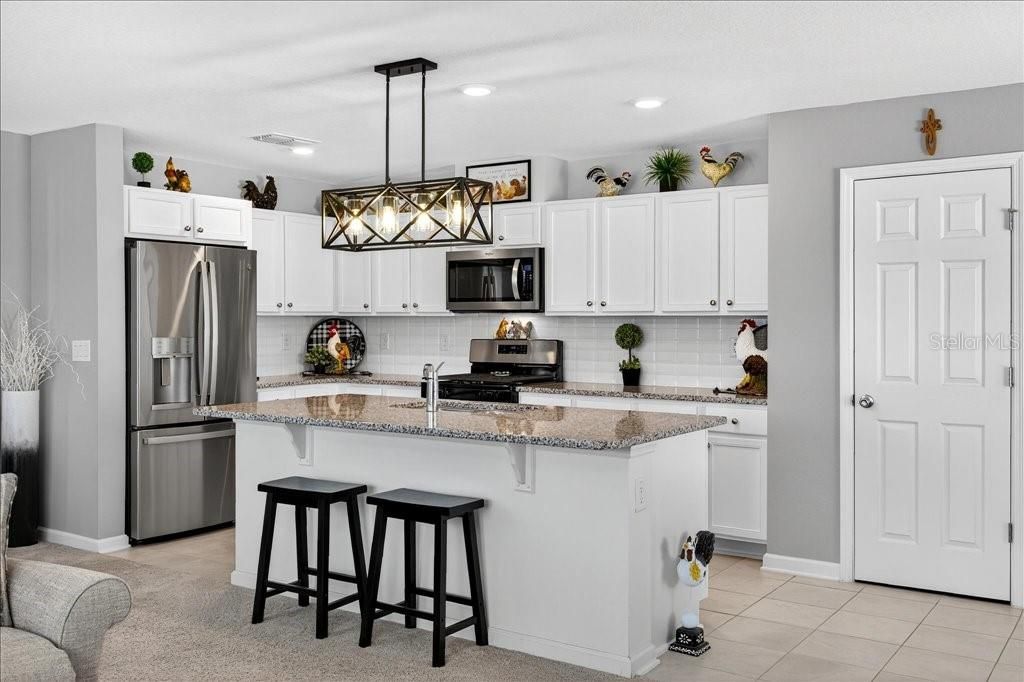 待售: $325,000 (3 贝兹, 2 浴室, 1377 平方英尺)